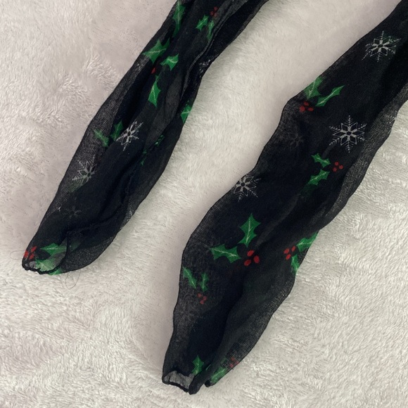 Black mistletoe and snowflakes sheer scarf - Picture 4 of 17